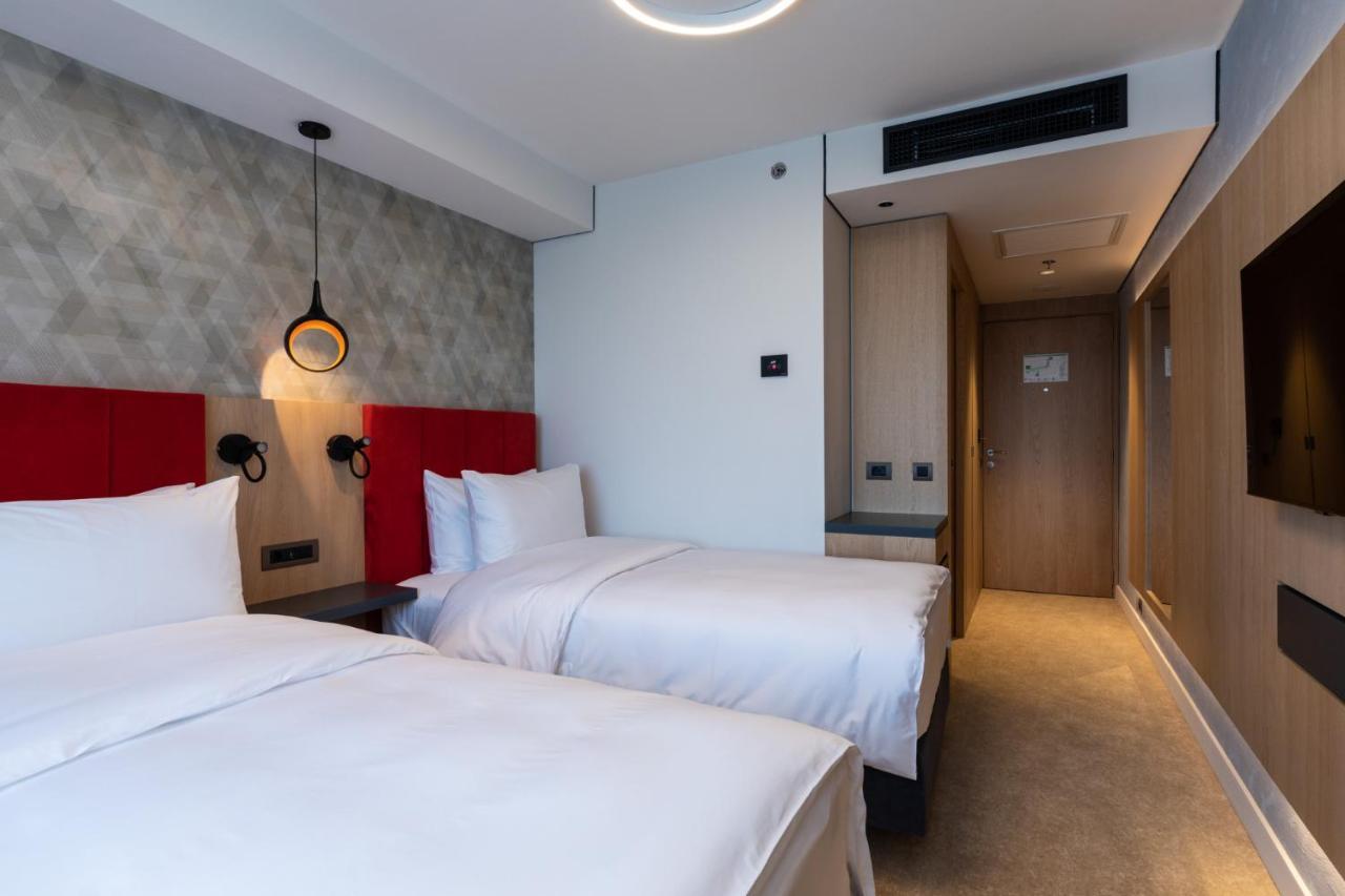 Ramada By Wyndham Slatina Parc Hotel Екстериор снимка