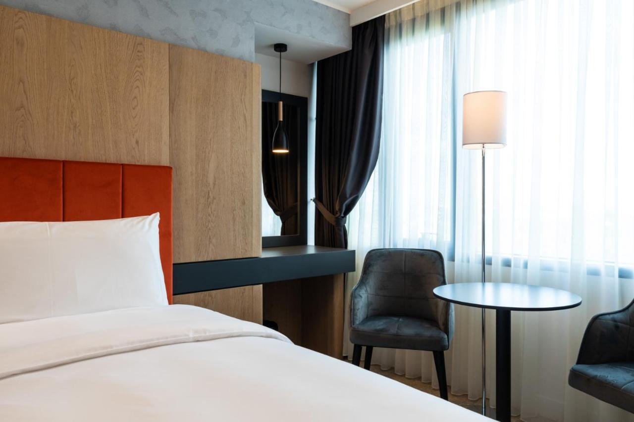 Ramada By Wyndham Slatina Parc Hotel Екстериор снимка
