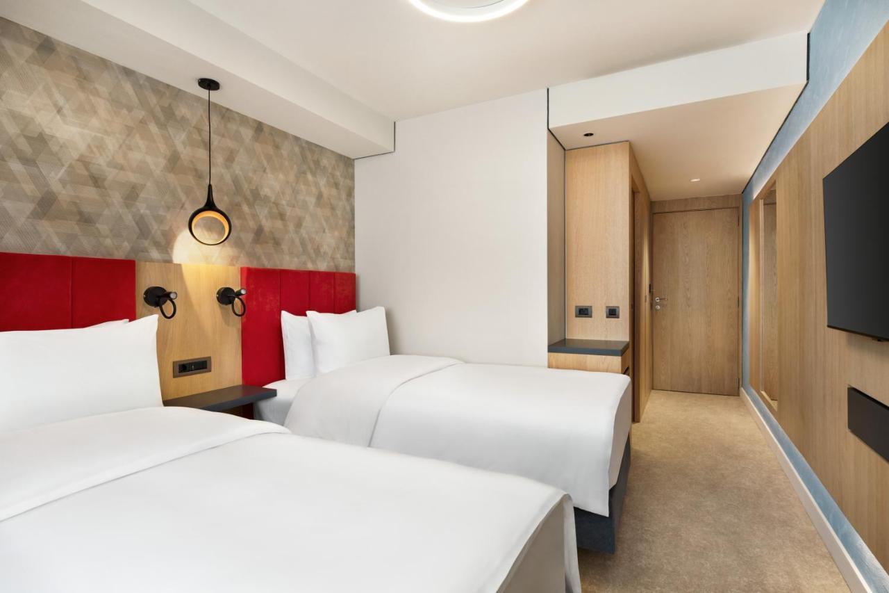 Ramada By Wyndham Slatina Parc Hotel Екстериор снимка