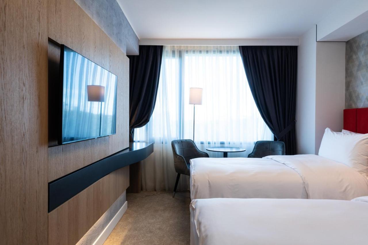Ramada By Wyndham Slatina Parc Hotel Екстериор снимка