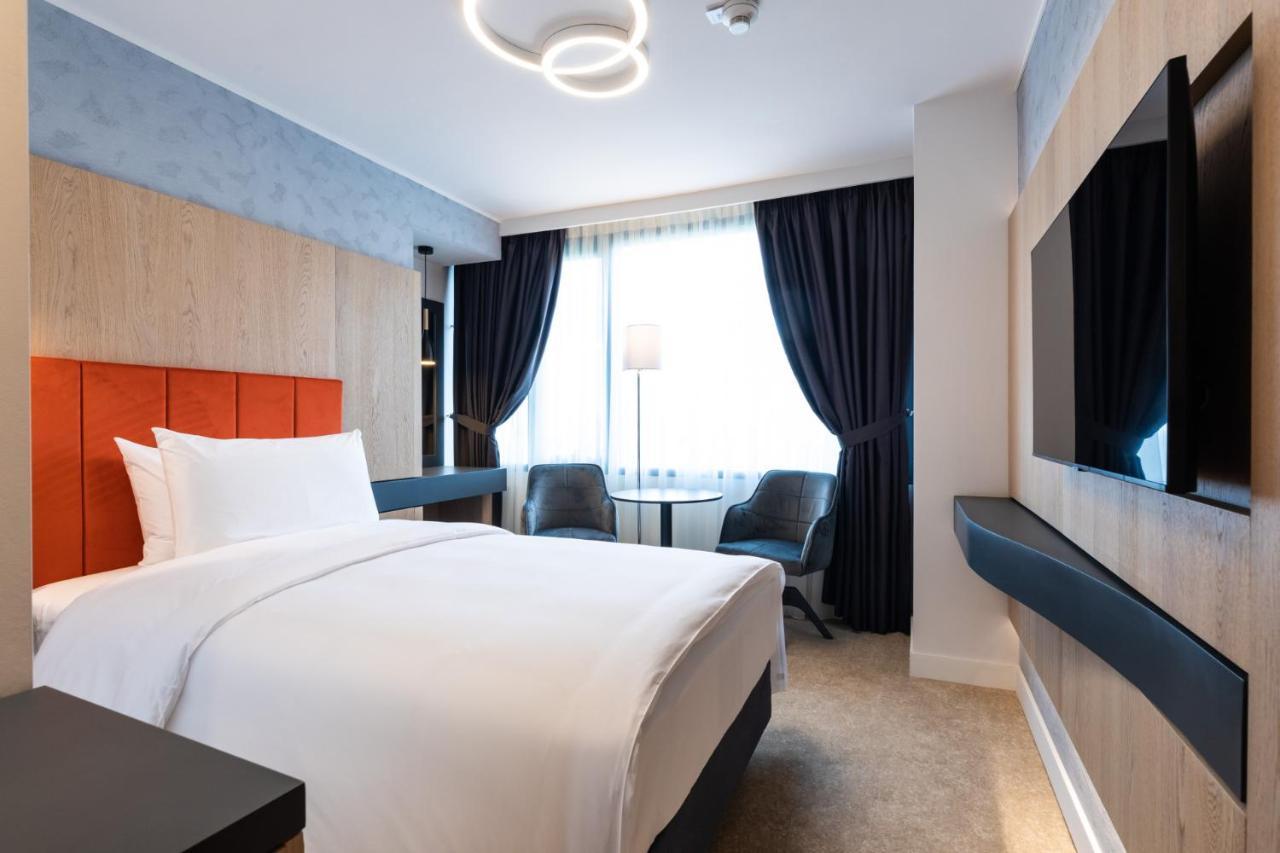 Ramada By Wyndham Slatina Parc Hotel Екстериор снимка