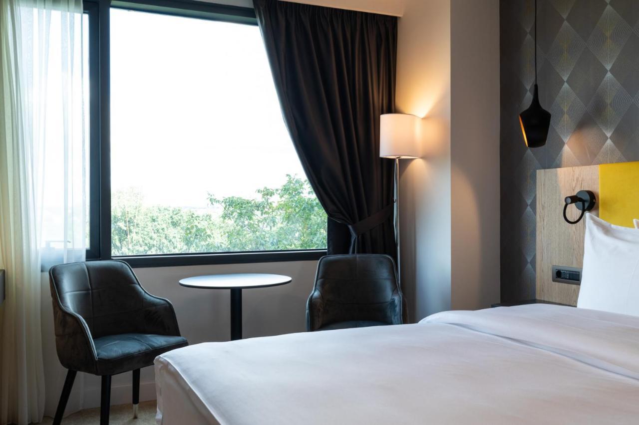Ramada By Wyndham Slatina Parc Hotel Екстериор снимка