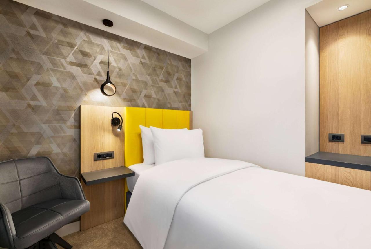 Ramada By Wyndham Slatina Parc Hotel Екстериор снимка
