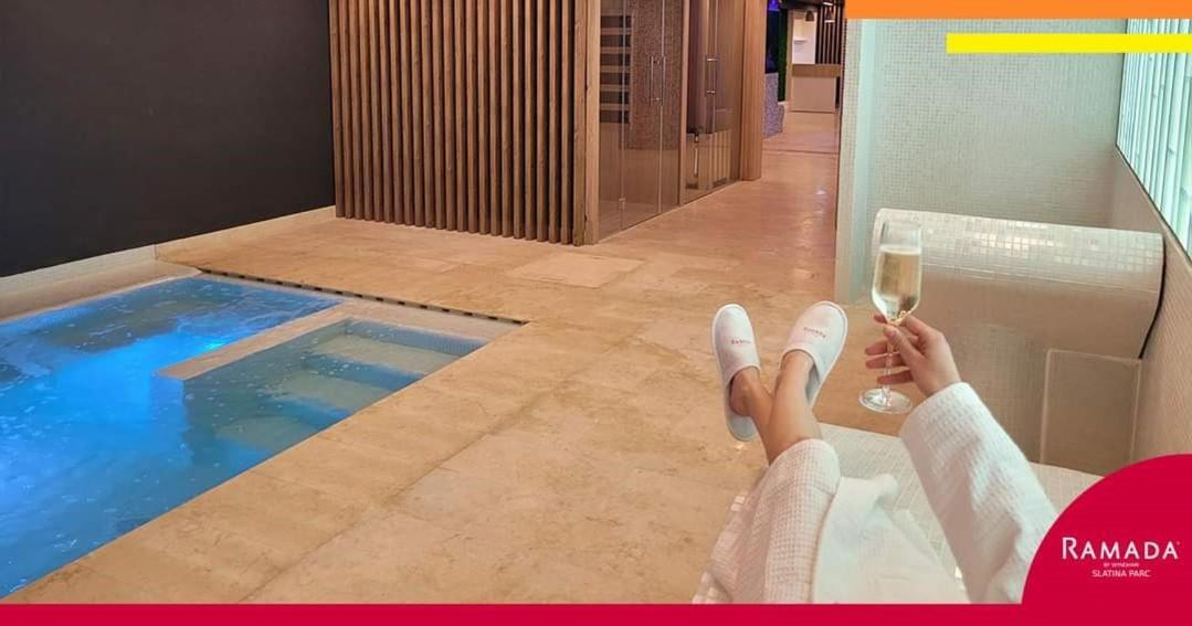 Ramada By Wyndham Slatina Parc Hotel Екстериор снимка