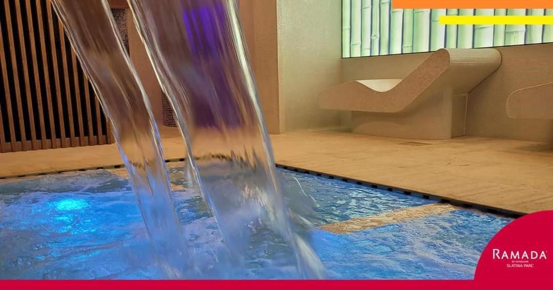 Ramada By Wyndham Slatina Parc Hotel Екстериор снимка