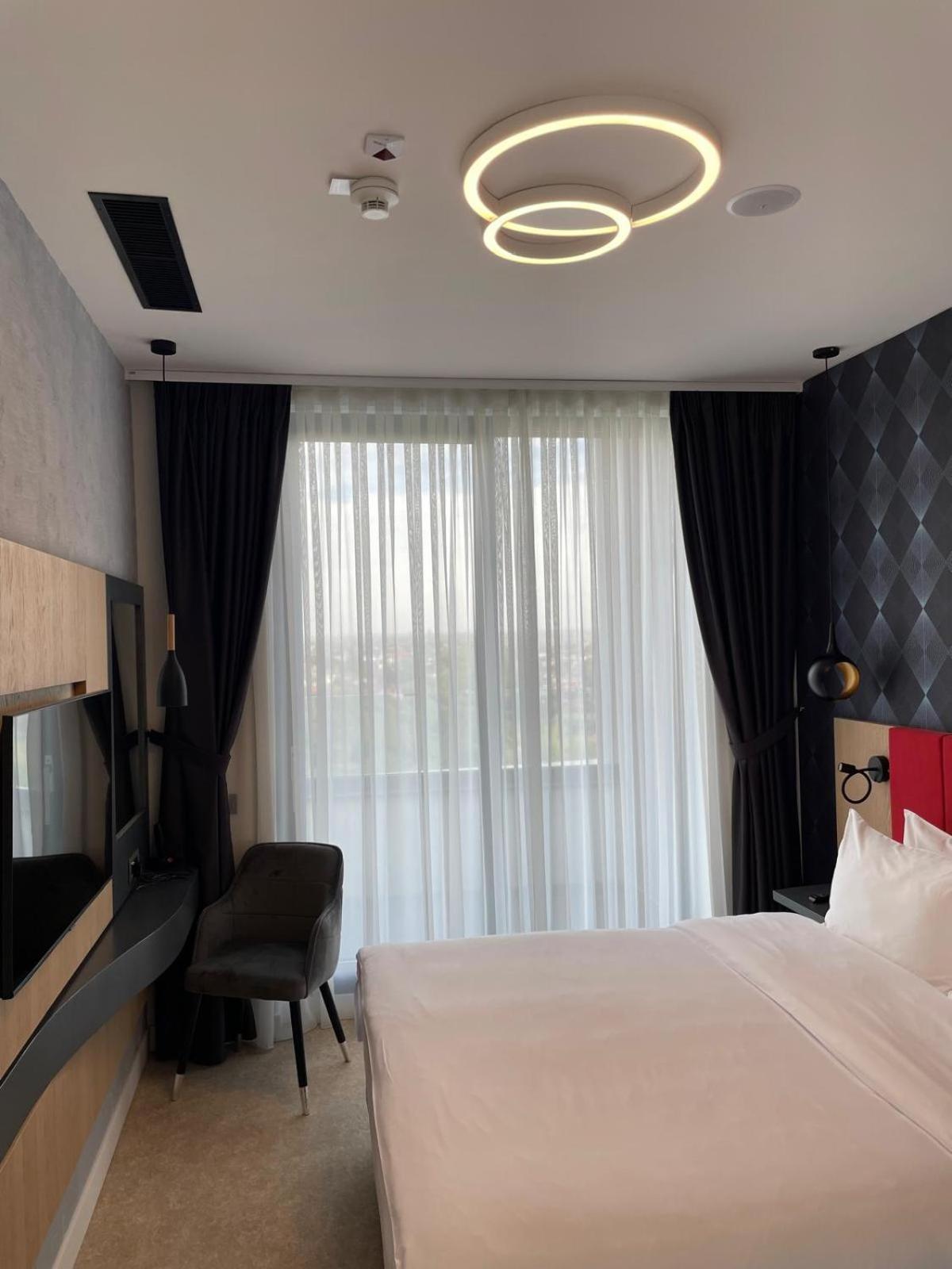 Ramada By Wyndham Slatina Parc Hotel Екстериор снимка