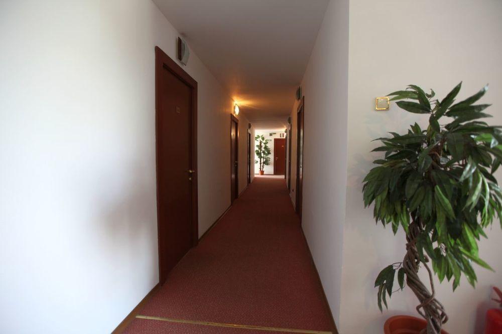 Ramada By Wyndham Slatina Parc Hotel Екстериор снимка