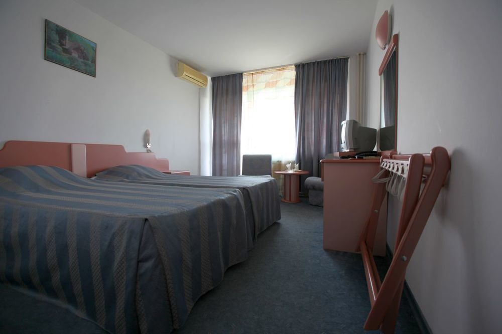 Ramada By Wyndham Slatina Parc Hotel Екстериор снимка