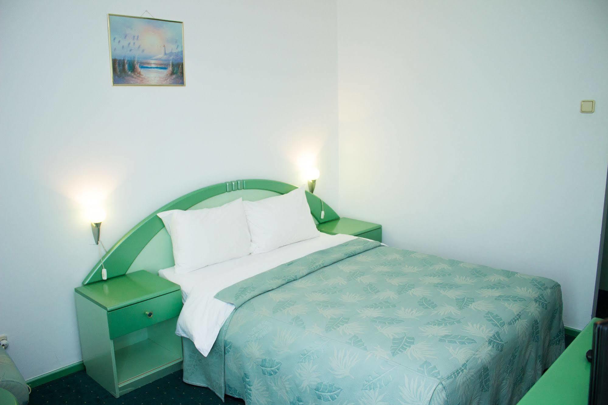 Ramada By Wyndham Slatina Parc Hotel Екстериор снимка